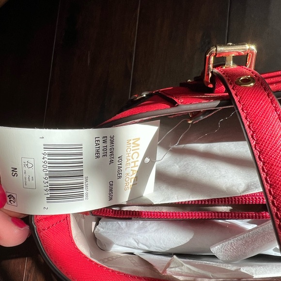 Brand new Michael Kors Tote with wallet - Picture 2 of 3